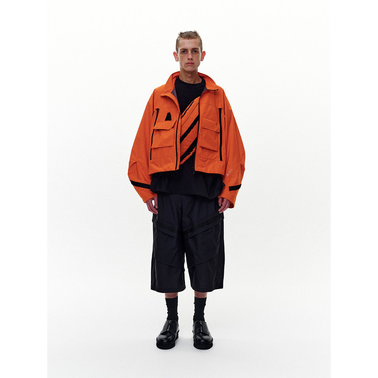 GORE-TEX SHORT JACKET BLACK