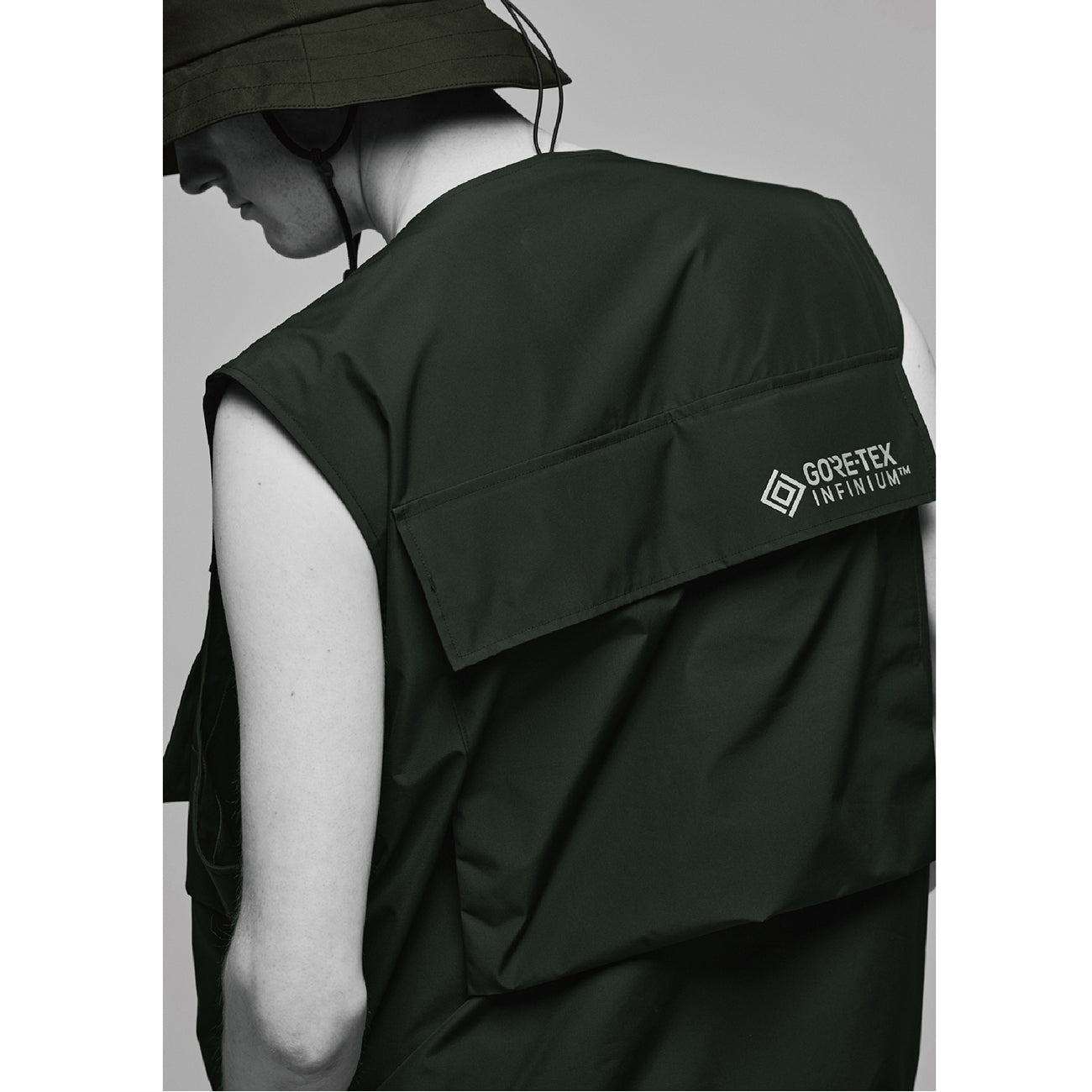 GORE-TEX INFINIUM 2L VEST DARK GREEN