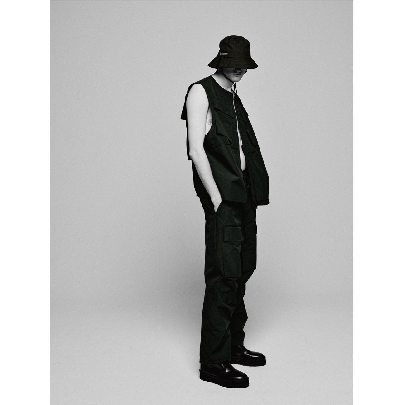 GORE-TEX INFINIUM 2L VEST DARK GREEN