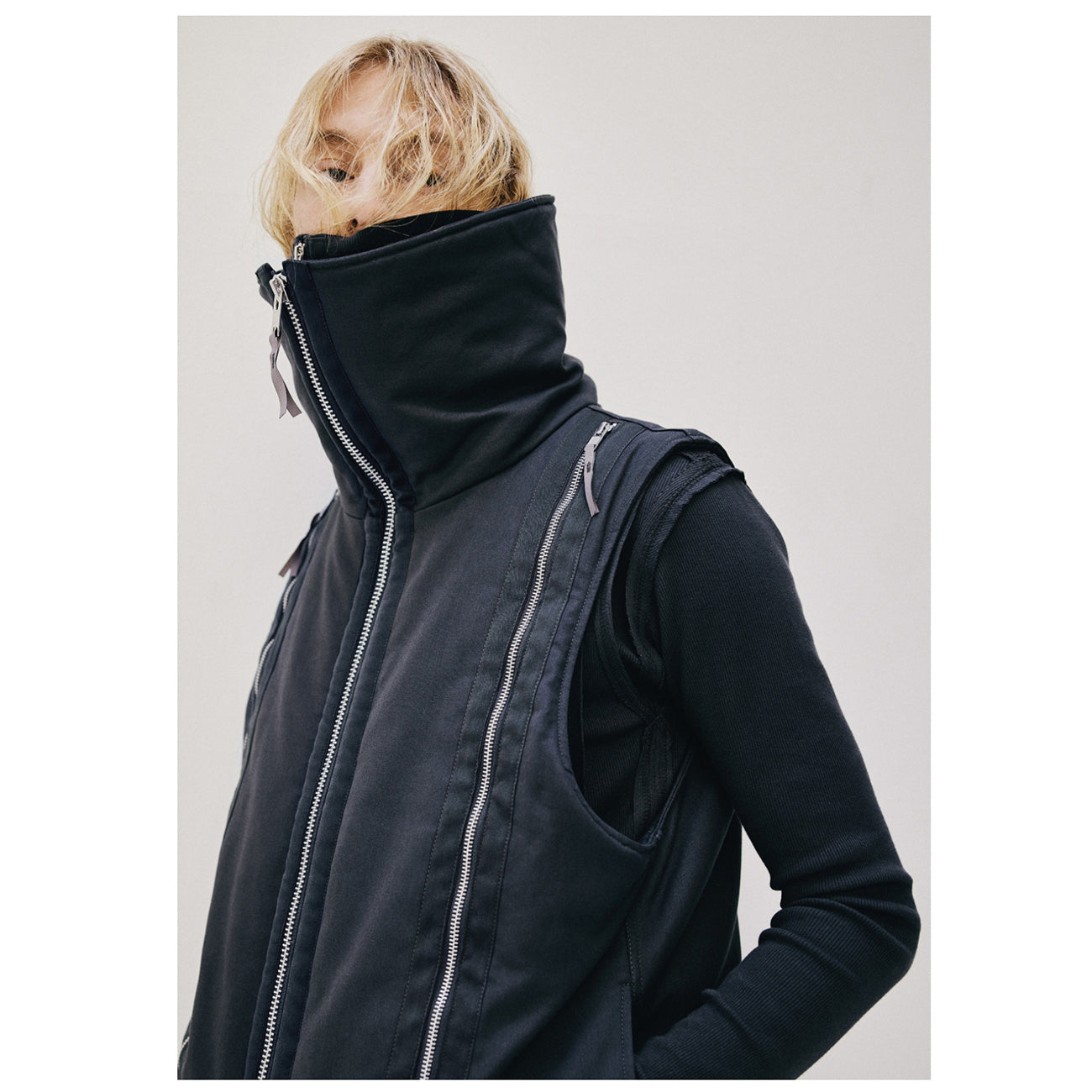 ZIP VEST BLACK