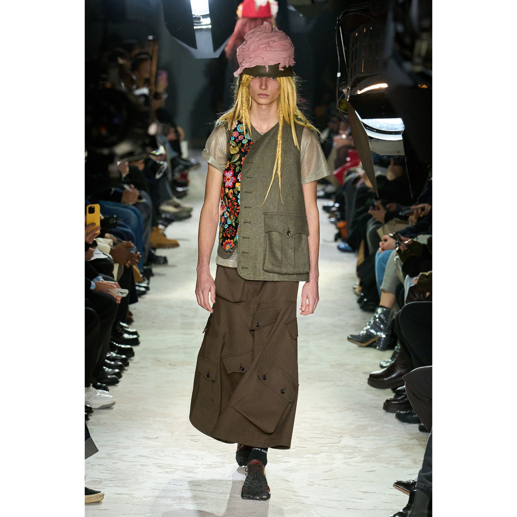 FLOWER EMBROIDERY VEST OLIVE