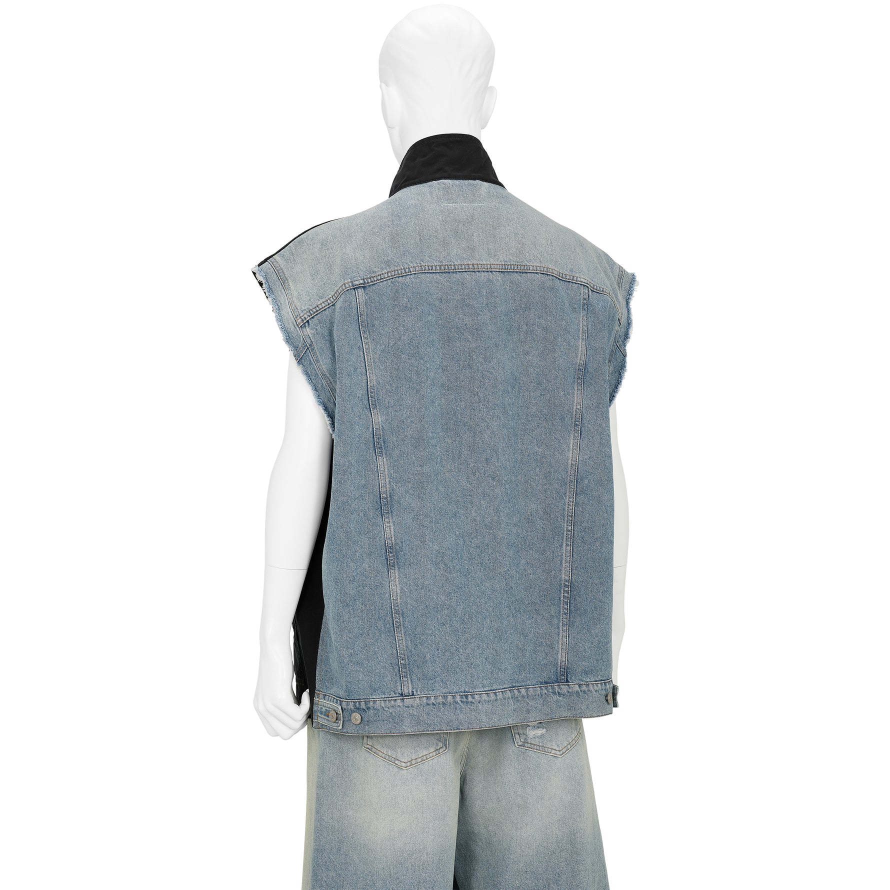 SLEEVELESS JACKET BLACK