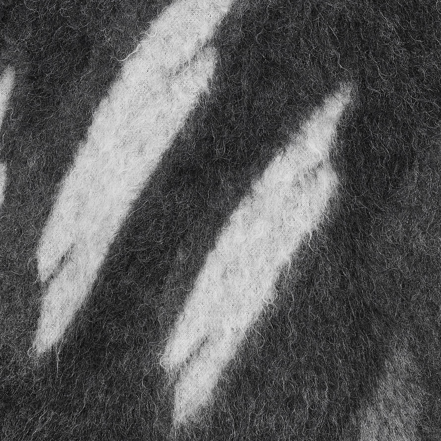 KID MOHAIR JACQUARD KNIT BLUR BLACK