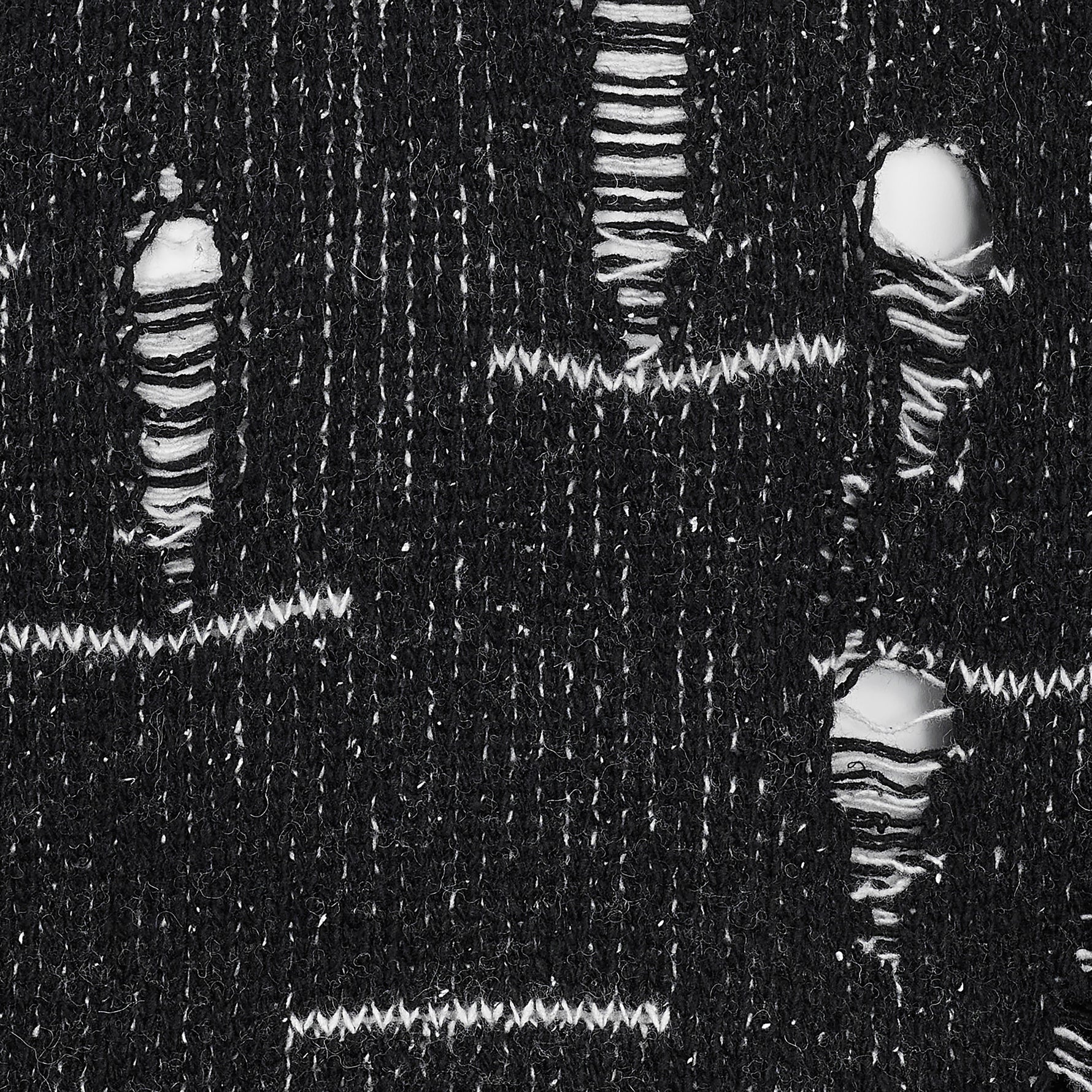 DAMAGED CREW NECK KNIT BLACK