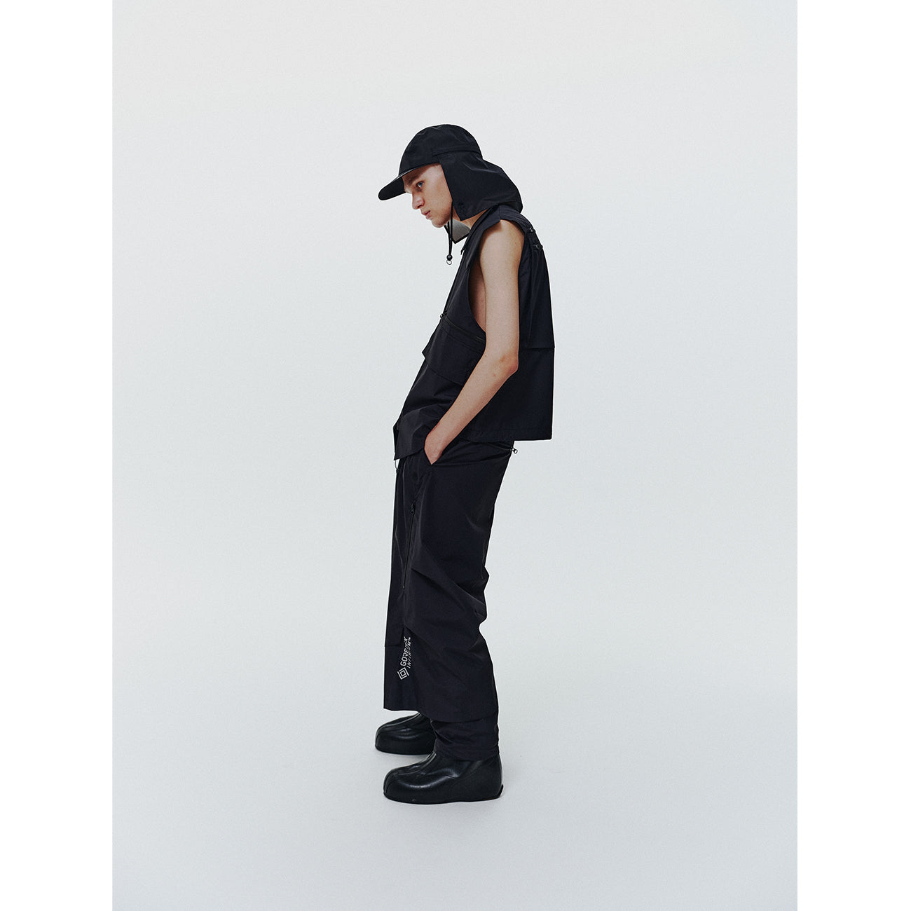 GORE-TEX INFINIUM VEST BLACK