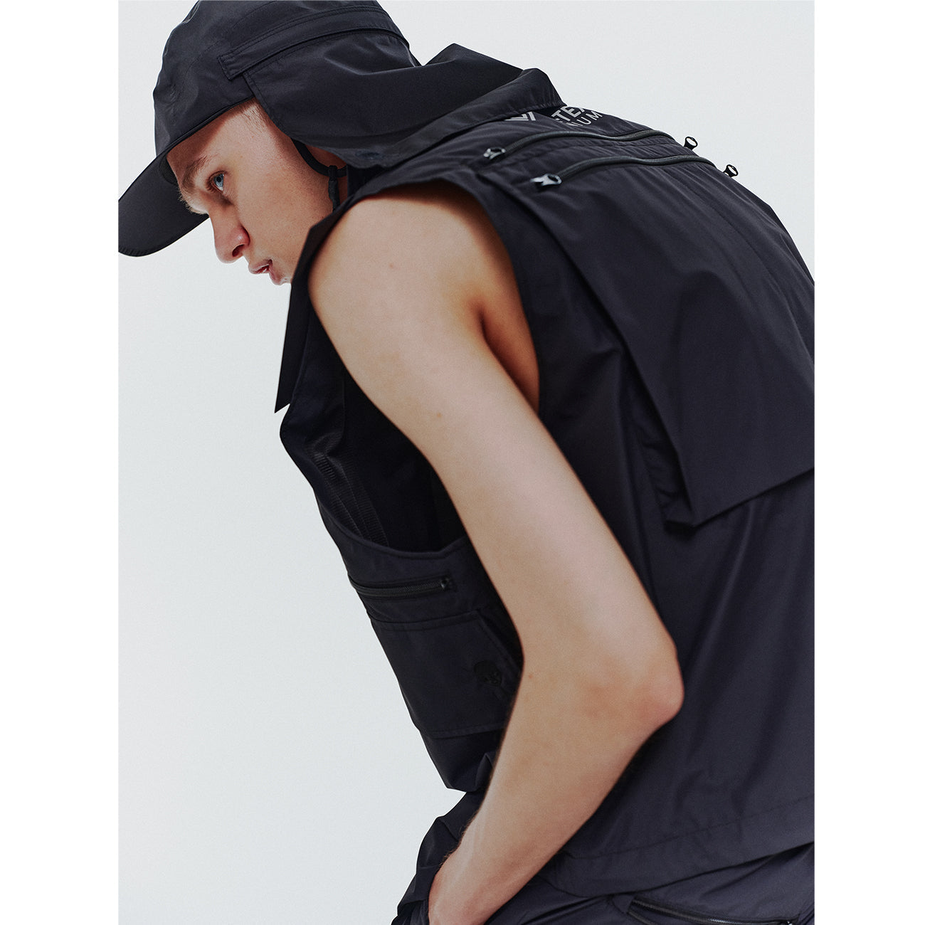 GORE-TEX INFINIUM VEST BLACK