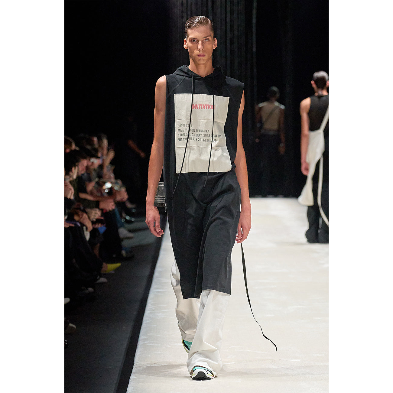 INVITATION TEE WHITE