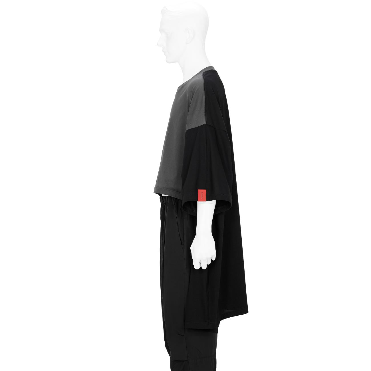 RED LABEL MANTLE TEE BLACK GRAY