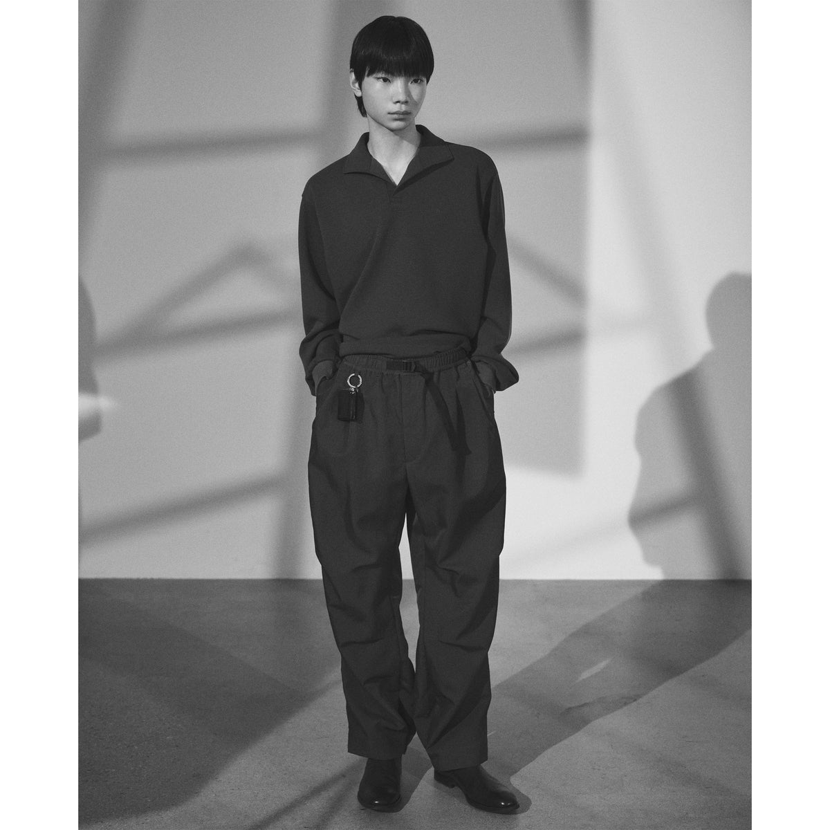 KNEE TUCK WIDE EASY PANTS GRAY