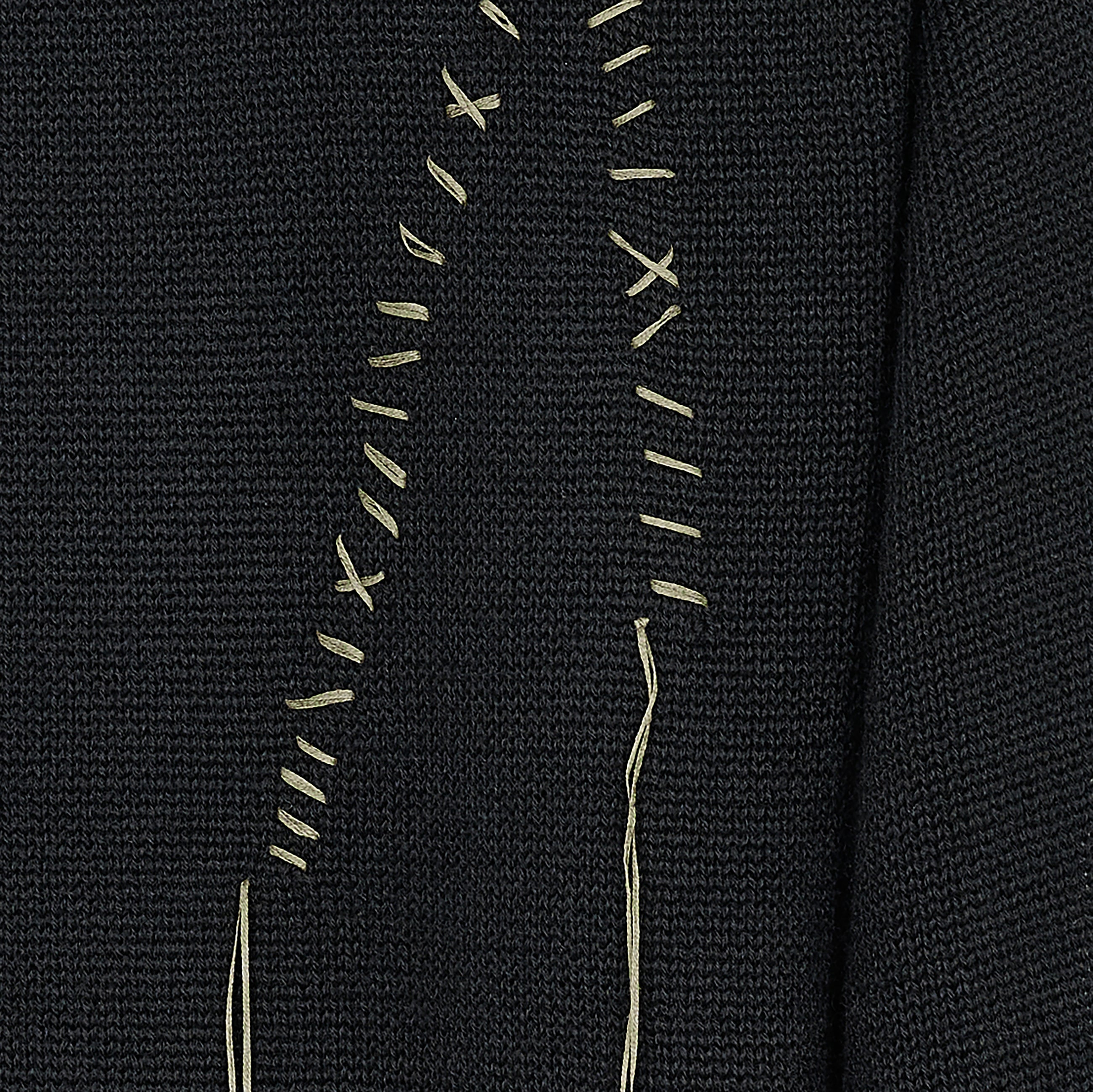 PLAIN STITCH EMBROIDERY CREW NECK KNIT BLACK