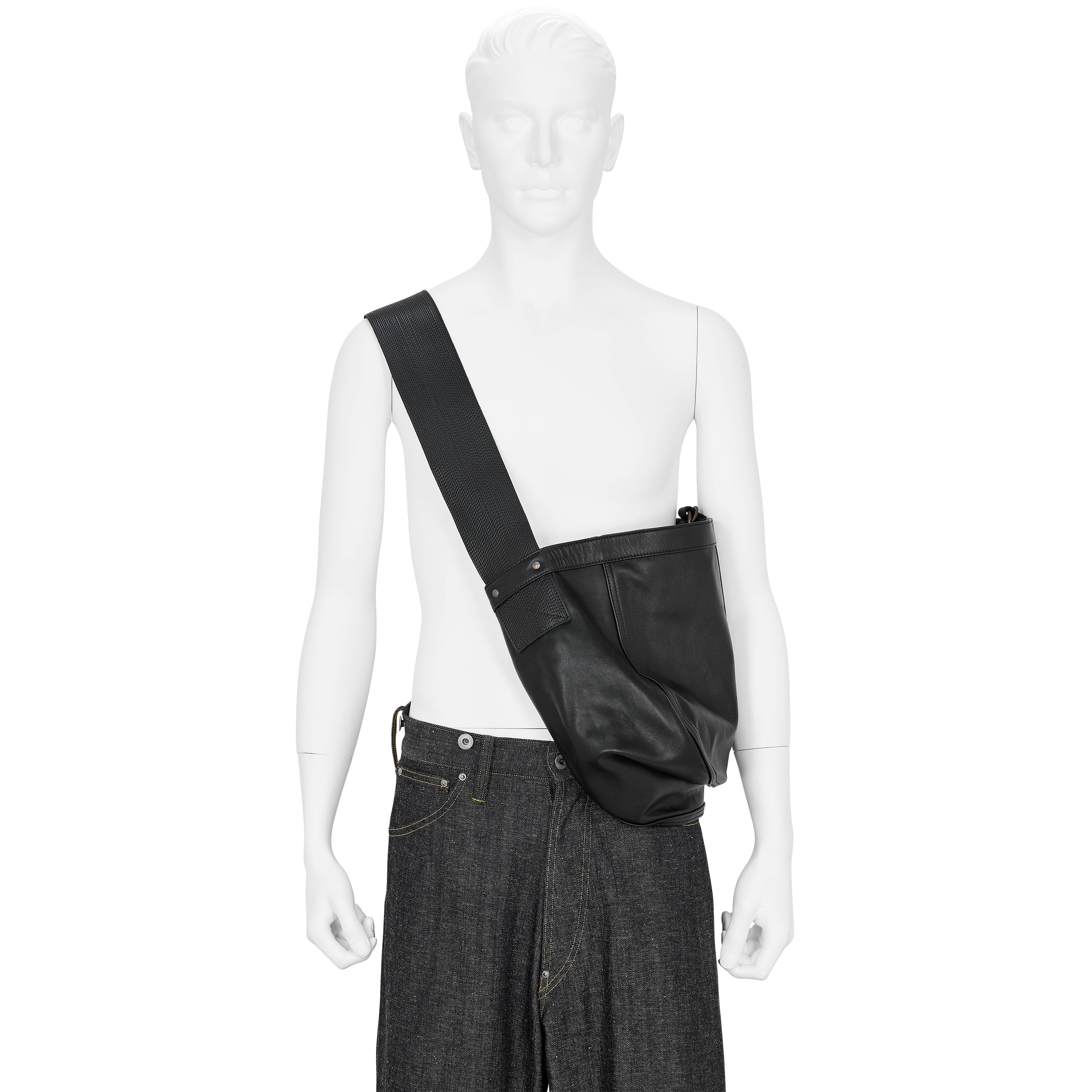 LOT.004 CALF LEATHER NEWSBOY BAG BLACK