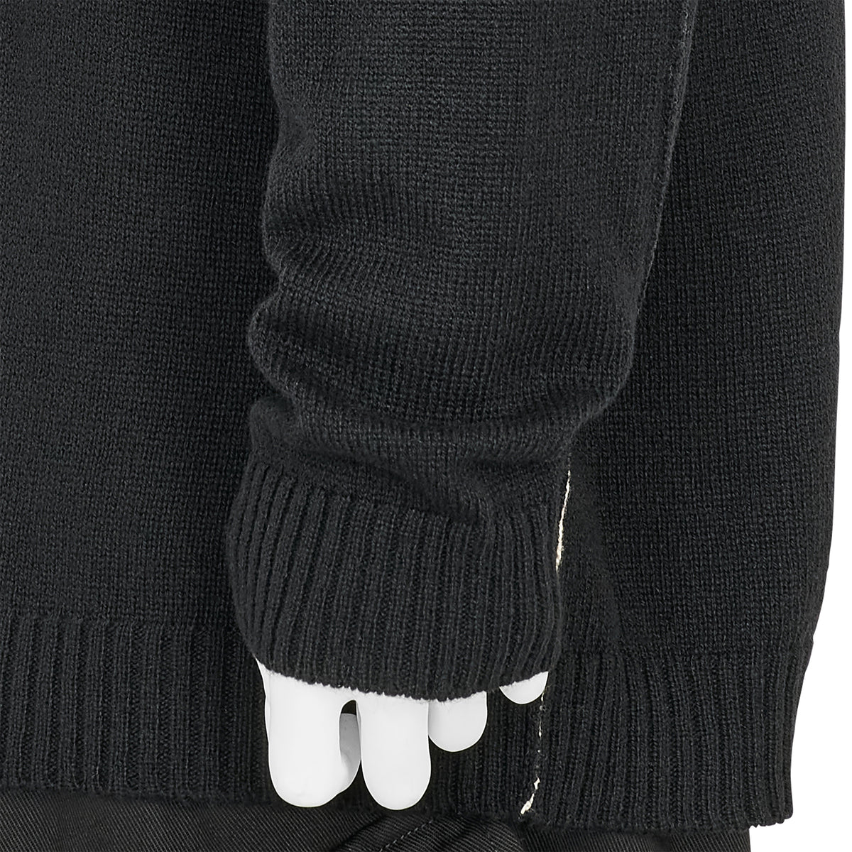 EMBROIDERY KNIT BLACK