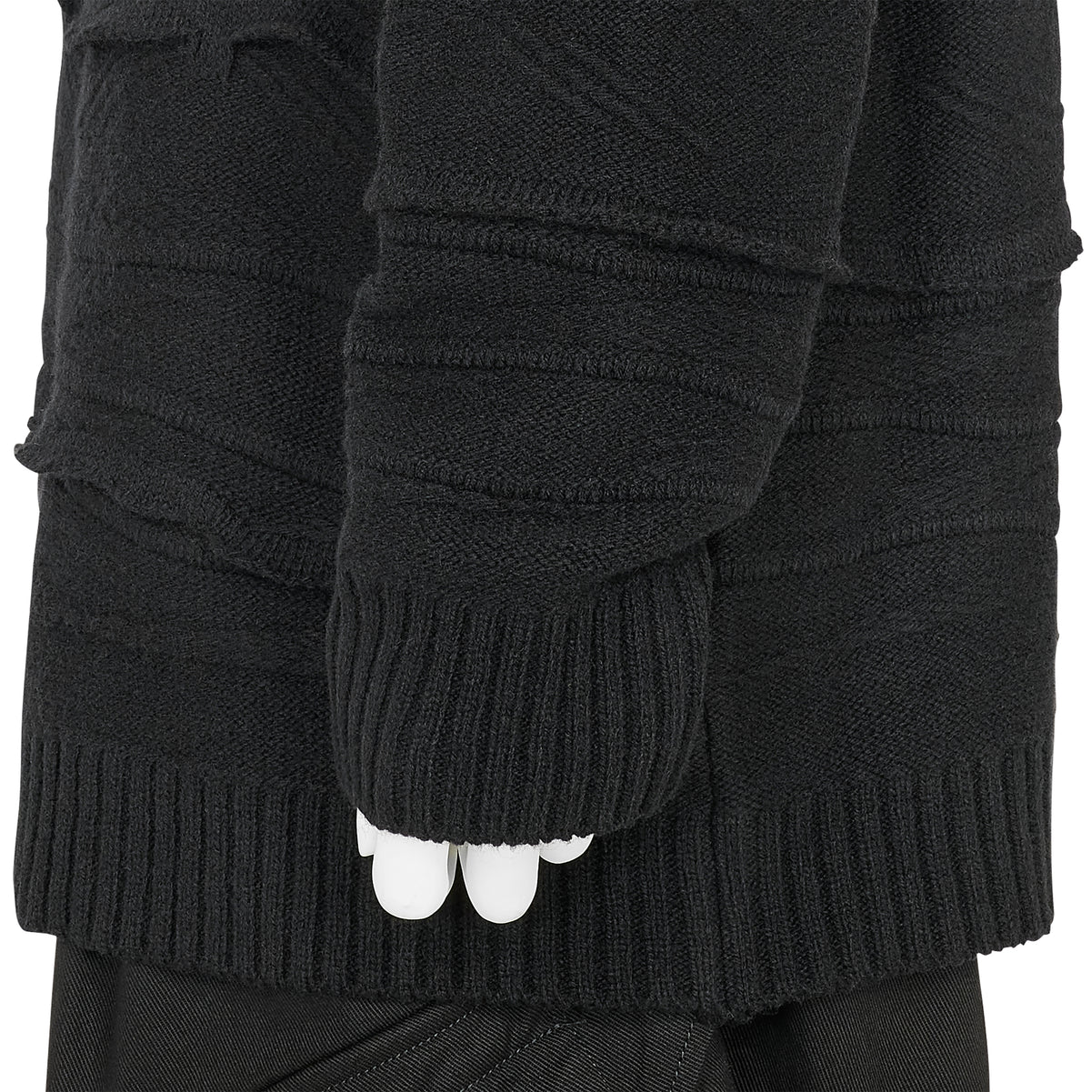 RELIEF KNIT BLACK